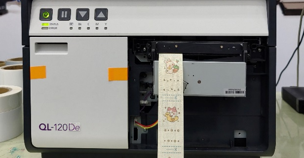 QL-120De打印机边打边切卷筒棉布的介绍